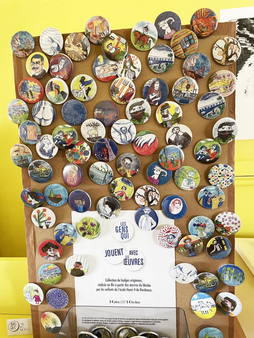 collection de badges fortement inspirés des œuvres du MusBa